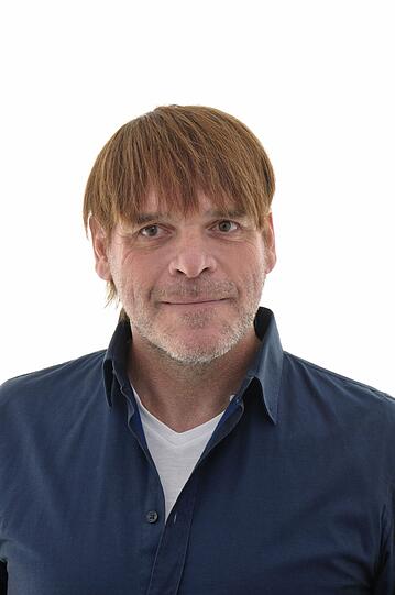 Der 1972 geborene Musifan Volker Hirsch gründete vor 30 Jahren das Taubertal-Festival. Mittlerweile gelten die sommerlichen Indierock-Tage in Mittelfranken als eines der außergewöhnlichsten Musik-Festivals Deutschlands. Wie erschafft man ein Musik-Event, das sich von anderen unterscheidet? Der 1972 geborene Musifan Volker Hirsch gründete vor 30 Jahren das Taubertal-Festival. Mittlerweile gelten die sommerlichen Indierock-Tage in Mittelfranken als eines der außergewöhnlichsten Musik-Festivals Deutschlands. Wie erschafft man ein Musik-Event, das sich von anderen unterscheidet?