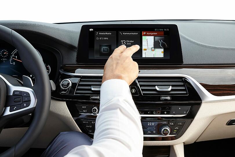 Auch beim neuen 5er BMW lassen sich wie bisher schon beim 7er einzelne Funktionen mit Gesten steuern.