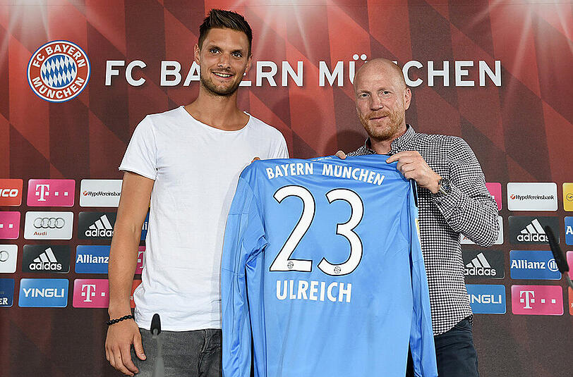 Matthias Sammer (rechts) bei der offiziellen Präsentation von Neu-Keeper Sven Ulreich.