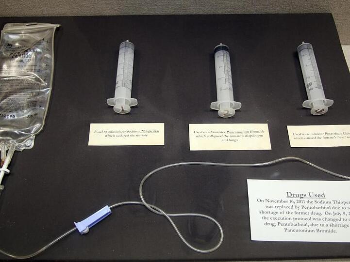 Im Gefängnismuseum in Huntsville (Texas) werden die drei chemischen Komponenten ausgestellt, die für tödliche Injektionen bei Hinrichtungen zwischen 1982 und 2012 verwendet wurden.