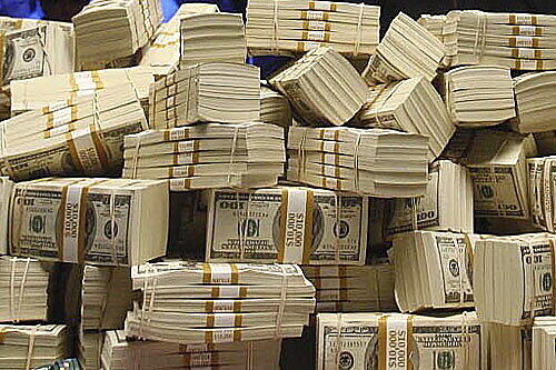 Ein Berg Dollarscheine: die Täter wollten 487 Millionen umtauschen.