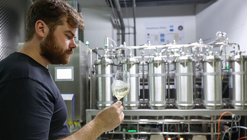 Kilian Scheuring tastet sich an alkoholfreien Wein heran. (Archivbild) Kilian Scheuring tastet sich an alkoholfreien Wein heran. (Archivbild)