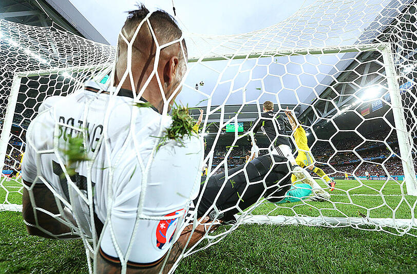 Die irre Rettungstat von Jerome Boateng hat auch den Bundestrainer begeistert. Auch Schweinsteigers Comeback ist ein großes Thema. Die Stimmen zum Spiel.