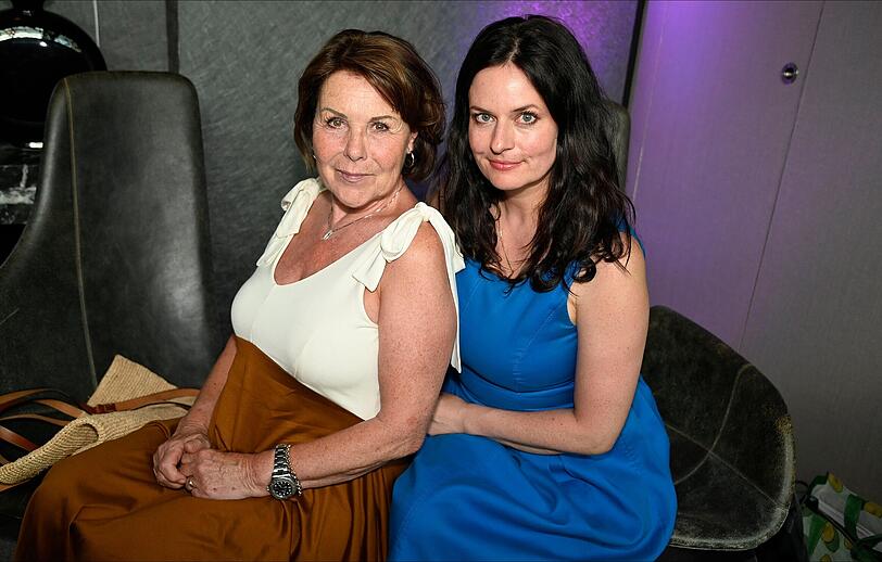 "Dahoam is Dahoam"-Star Gitti Walbrun und Schauspielerin Angela Ascher.