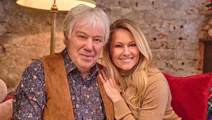 Auch Rolf Zuckowski ist Teil des neuen Albums von Helene Fischer: Die beiden singen zusammen das Duett "Bald ist Weihnachten", das bereits am 14. November erscheint. Auch Rolf Zuckowski ist Teil des neuen Albums von Helene Fischer: Die beiden singen zusammen das Duett "Bald ist Weihnachten", das bereits am 14. November erscheint.