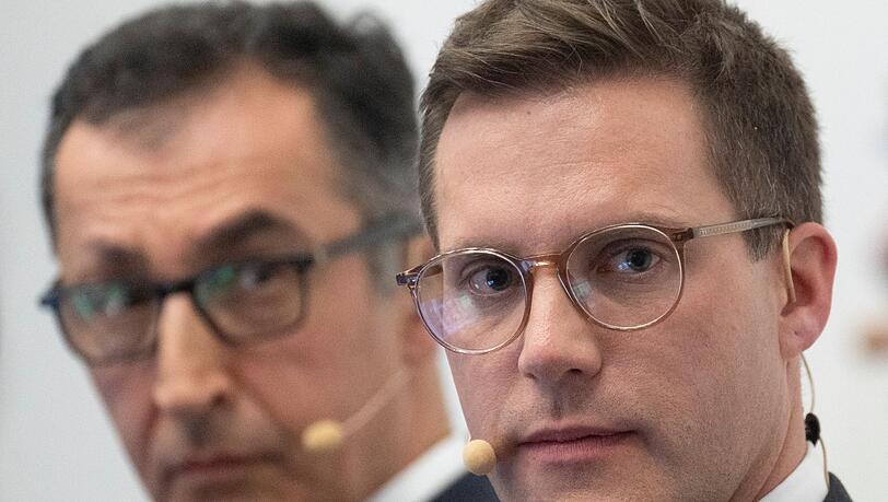 &Ouml;zdemir ist Hagel in den Umfragen auf den Fersen.