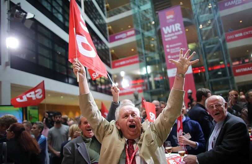 Die Bilder: So reagierten die Parteien auf die ersten Prognosen.