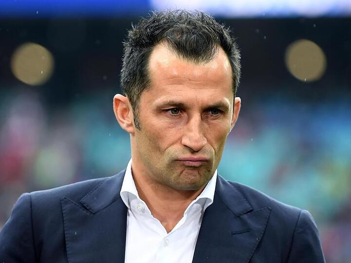 Hasan Salihamidzic, Sportdirektor des FC Bayern, kommt zum Interview ins Stadion. Foto: Hendrik Schmidt/Archivbild