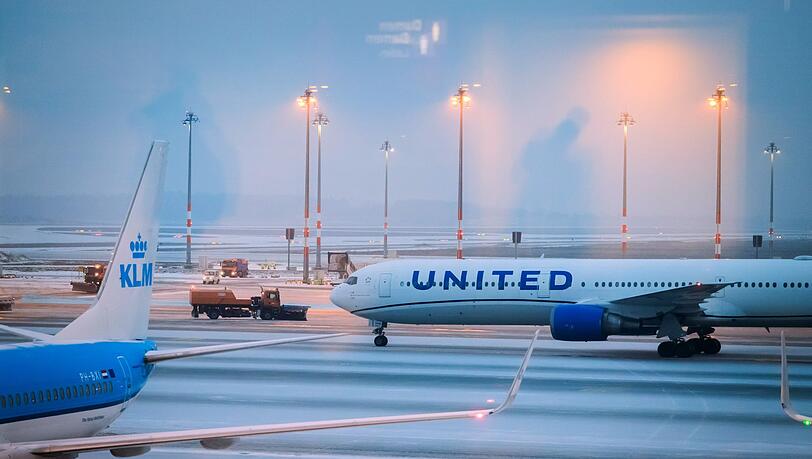 Auch am Freitagmorgen blieb der Flughafen BER dicht.