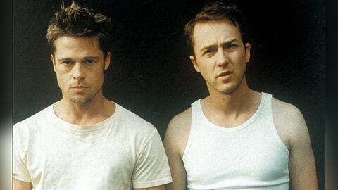 Brad Pitt (l.) und Edward Norton wundern sich über neues "Fight Club"-Ende.