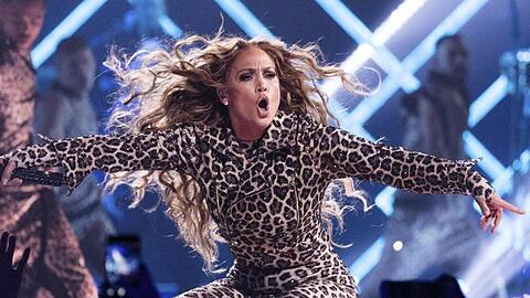Jennifer Lopez will im Juli ihren 50. Geburtstag groß feiern - mit einer "Partytour".