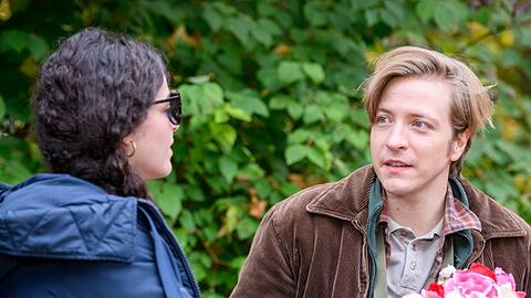"Sturm der Liebe": Shirin teilt Gerry mit, dass sie trotz des größeren Risikos die künstlichen Transplantate will.