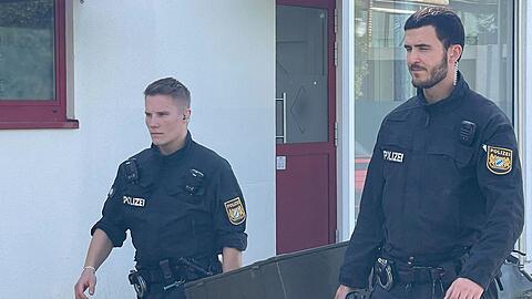 Bayerische Ermittler durchsuchten das weitl&auml;ufige Grundst&uuml;ck am Dienstagmorgen.
