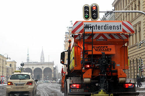 Räumfahrzeug in der Leopoldstraße