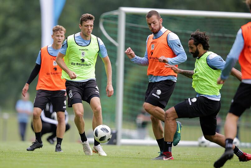 Die Löwen bei ihrer ersten Einheit im Trainingslager in Bodenmais. Die Bilder.