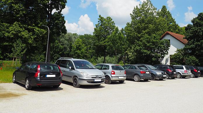 Am Ende der Grieserwiese stadteinwärts auf Isarseite könnten diesen Sommer Stellplätze für Wohnmobile entstehen.