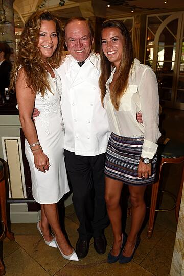 Romana (li.) und Laura Hinterseer bei Starkoch Winkler.