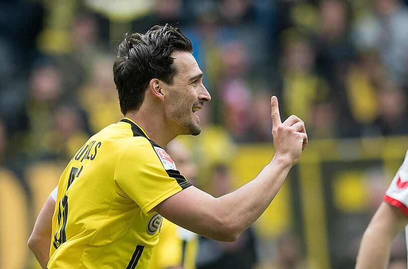Alle Augen auf Mats Hummels beim Pokalfinale: Der Weltmeister möchte sich mit dem Pokal von den Borussen verabschieden.