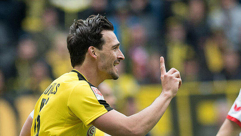 Alle Augen auf Mats Hummels beim Pokalfinale: Der Weltmeister möchte sich mit dem Pokal von den Borussen verabschieden. Alle Augen auf Mats Hummels beim Pokalfinale: Der Weltmeister möchte sich mit dem Pokal von den Borussen verabschieden.