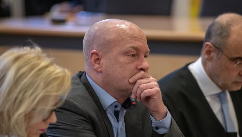 Joachim Wolbergs, suspendierter Regensburger Oberbürgermeister, sitzt zwischen seinen Verteidigern. Foto: Armin Weigel/Archivbild Joachim Wolbergs, suspendierter Regensburger Oberbürgermeister, sitzt zwischen seinen Verteidigern. Foto: Armin Weigel/Archivbild
