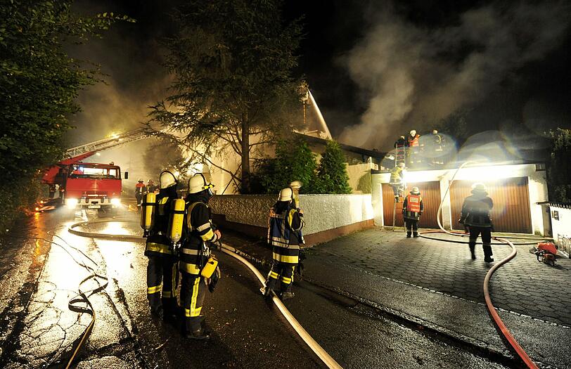Feuer in Brenos Wohnhaus in Grünwald - Der Bayern-Spieler wurde leicht verletzt. Die Bilder