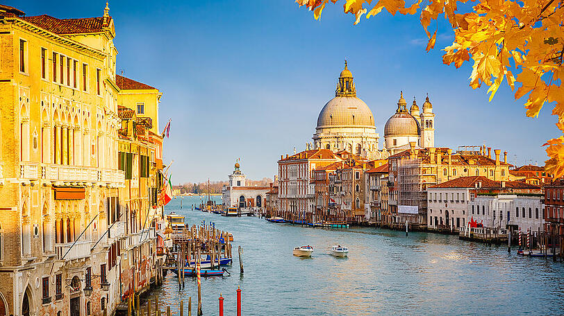 Menschenleer ist Venedig auch im Herbst nicht - aber doch wunderschön
