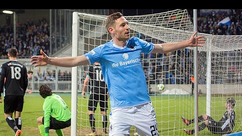 Markus Ziereis bejubelt sein 2:0 gegen Garching.
