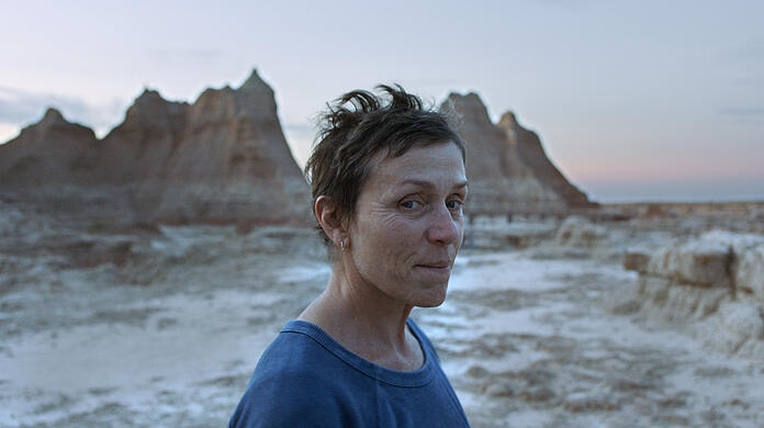 Einen starken Auftritt hat Frances McDormand im abschließenden Wettbewerbsbeitrag "Nomadland" von Regisseurin Chloé ZhaoFrances.