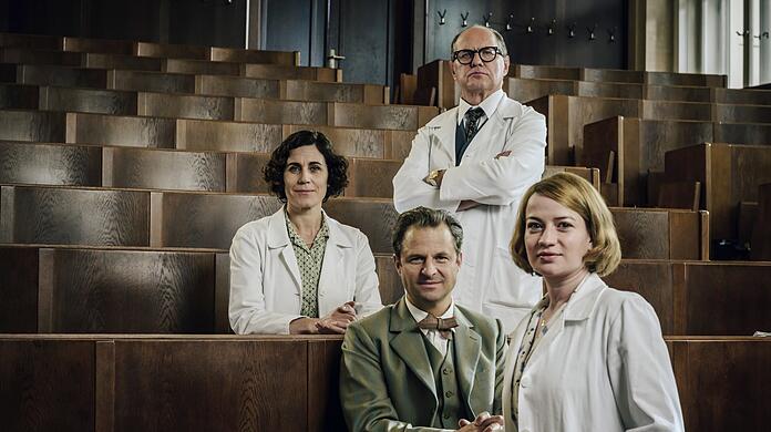 Die Regisseurin Christine Hartmann über die Arbeit an der dritten Staffel der ARD-Serie "Charité", die zur Zeit des Mauerbaus spielt.