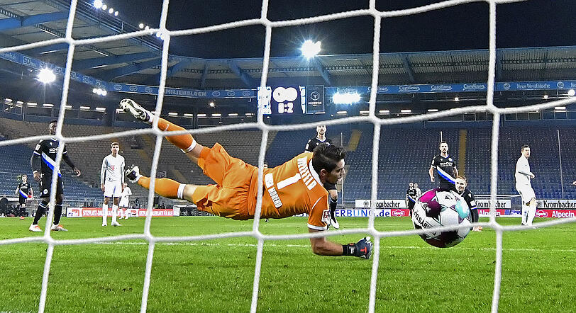 7. Saisontor: …und das 3:0 in der Nachspielzeit der ersten Hälfte.