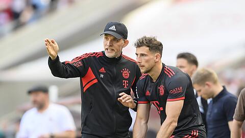 Rein und wieder raus: FC-Bayern-Trainer Thomas Tuchel (l.) und Leon Goretzka.