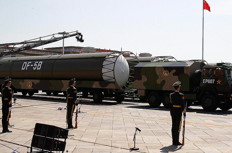Bei der größten Militärparade seiner Geschichte hat China seine neuen Superwaffen präsentiert.