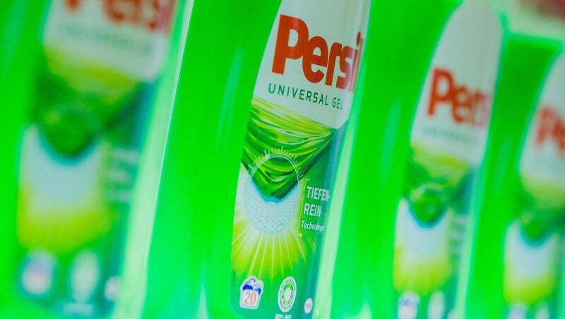 Die Henkel-Aktionäre sollen nicht unter den Turbulenzen leiden. Im Gegenteil: Der Konzern plant die Ausschüttung einer Rekorddividende. Die Henkel-Aktionäre sollen nicht unter den Turbulenzen leiden. Im Gegenteil: Der Konzern plant die Ausschüttung einer Rekorddividende.