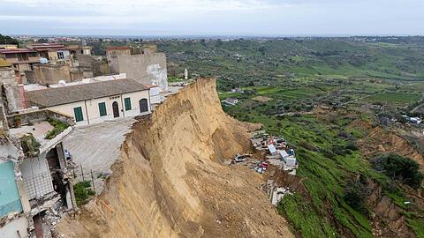 Wie ein Schwamm hat sich die Erde unter Niscemi vollgesogen.