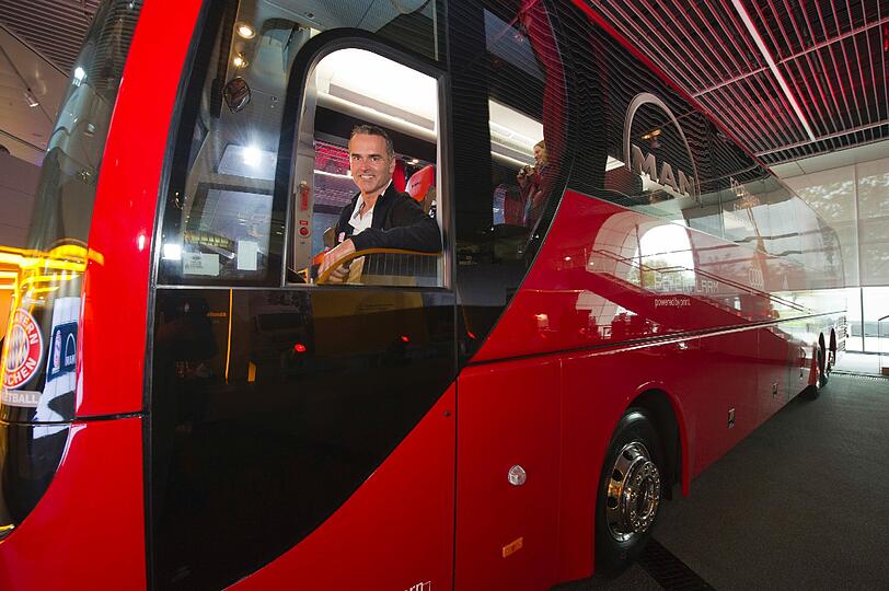 Das ist der neue Bus der Basketballer. Die Bilder