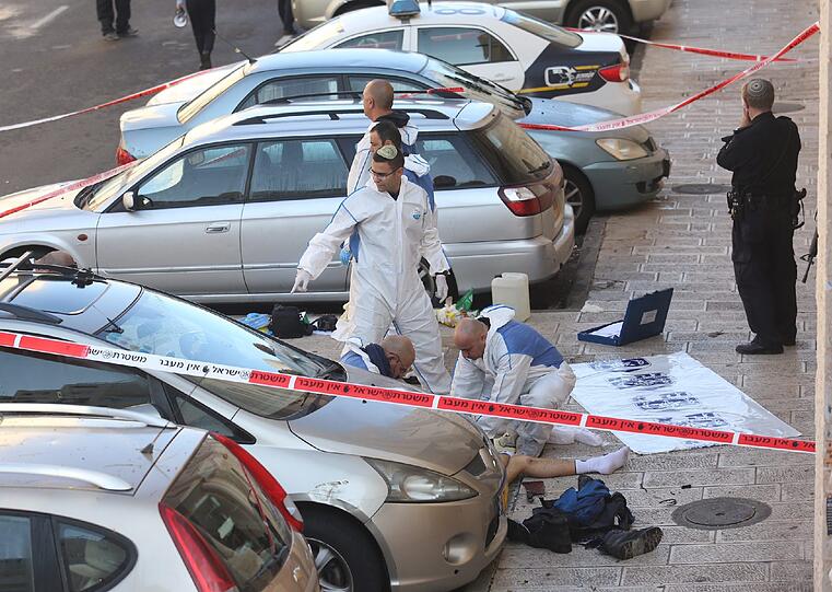 Schrecklicher Anschlag auf eine Synagoge in Jerusalem: Vier Betende sind mit Äxten und Messern getötet worden. Die Bilder...