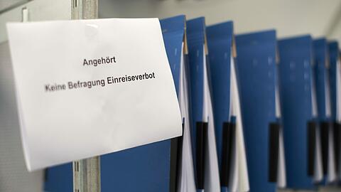 Das neue Asylpaket wird wegen Unstimmigkeiten wohl doch nicht zum 1. Januar in Kraft treten.