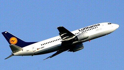 Die Maschine hatte sich auf dem Flug von Bukarest nach München befunden, als Instrumente im Cockpit einen Fehler anzeigten. Die Maschine hatte sich auf dem Flug von Bukarest nach München befunden, als Instrumente im Cockpit einen Fehler anzeigten.