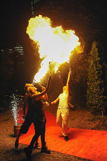 Show-Einlagen beim Futurecom-Sommerfest: eine Flammenshow.