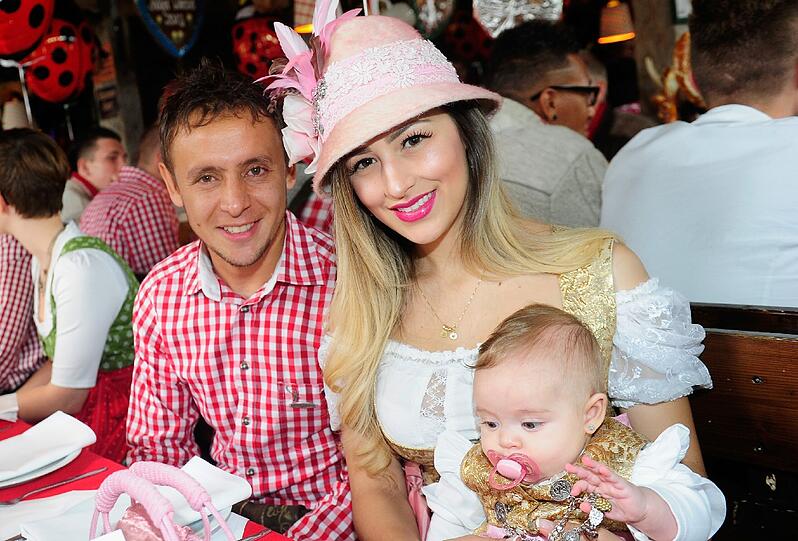 Rafinha mit seiner Frau Carolina und den Kindern