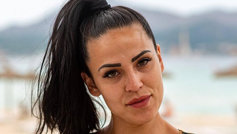 Elena Miras kommt derzeit nicht aus Abu Dhabi weg. Dort wollte sie eigentlich nur auf dem Rückflug von Thailand umsteigen. Elena Miras kommt derzeit nicht aus Abu Dhabi weg. Dort wollte sie eigentlich nur auf dem Rückflug von Thailand umsteigen.