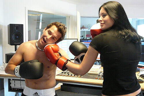 ... und beim Box-Training im Energy-Studio mit Radiomoderator Flo.