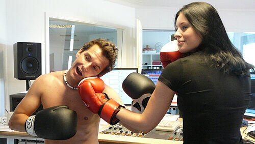 ... und beim Box-Training im Energy-Studio mit Radiomoderator Flo. ... und beim Box-Training im Energy-Studio mit Radiomoderator Flo.