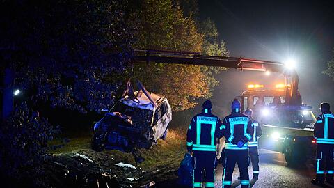Bei dem Unfall kamen vier Menschen ums Leben, die auf Mopeds unterwegs waren.