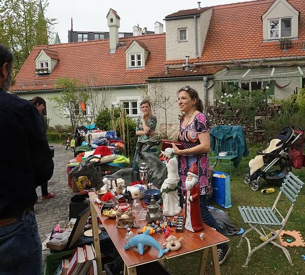 Viele Besucher auch auf dem Haidhausener Hofflomarkt.