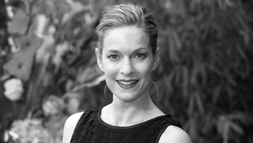 Die Schauspielerin Lisa Martinek starb völlig unerwartet im Alter von 47 Jahren während eines Aufenthalts in Italien, wie der Anwalt der Familie, am Sonntag, den 30. Juni 2019 bestätigte. Die Schauspielerin Lisa Martinek starb völlig unerwartet im Alter von 47 Jahren während eines Aufenthalts in Italien, wie der Anwalt der Familie, am Sonntag, den 30. Juni 2019 bestätigte.
