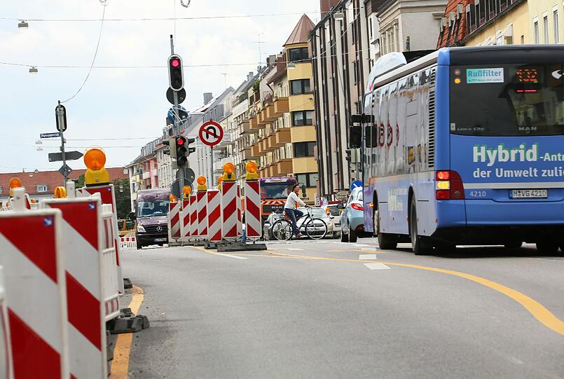 Viel Verkehr ist hier nicht weit vom Harras. Die Gegend ist aktuell von Baustellen bestimmt.