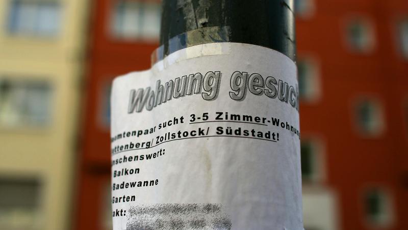 In begehrten Wohngegenden ein vertrauter Anblick: Wohnungssuche am Laternenpfahl. In begehrten Wohngegenden ein vertrauter Anblick: Wohnungssuche am Laternenpfahl.