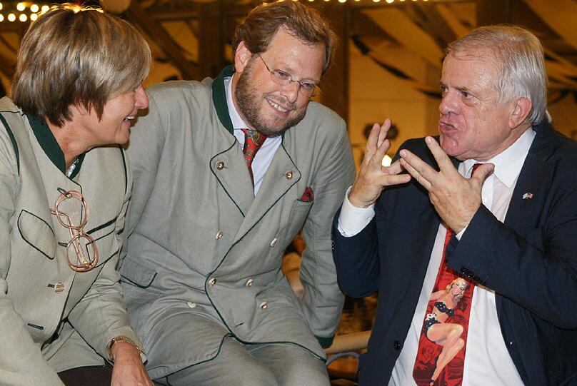Gloria von Thurn und Taxis und ihr Bruder Carl Alban Graf von Schönburg-Glauchau im Gespräch mit AZ-Kolumnist Michael Graeter.