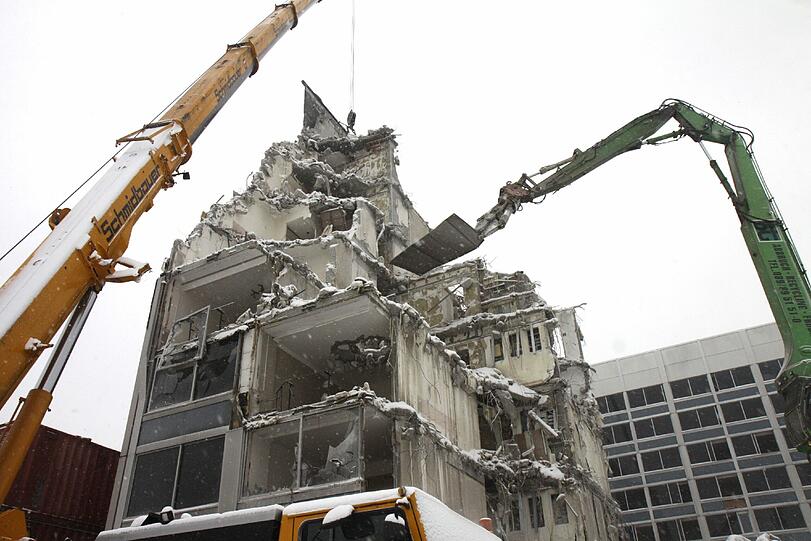 Das "Holiday Inn" wird abgerissen. Die Bilder von der Baustelle